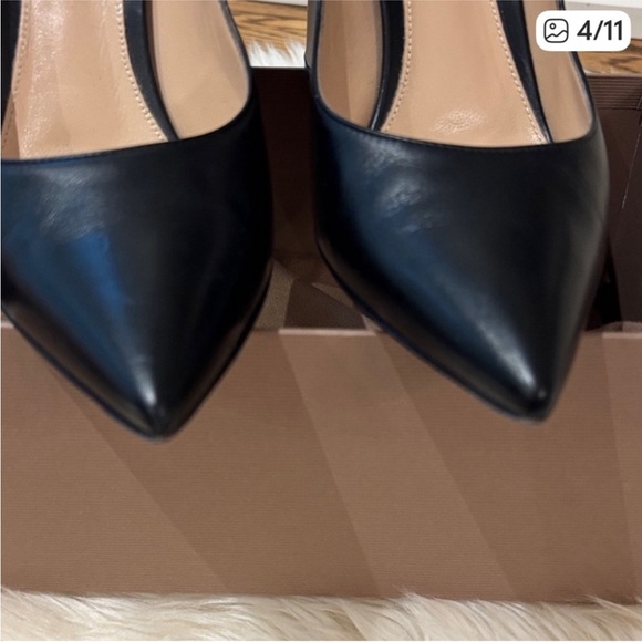 Gianvito Rossi Elegant Black Leather Block Heels - Picture 3 of 11